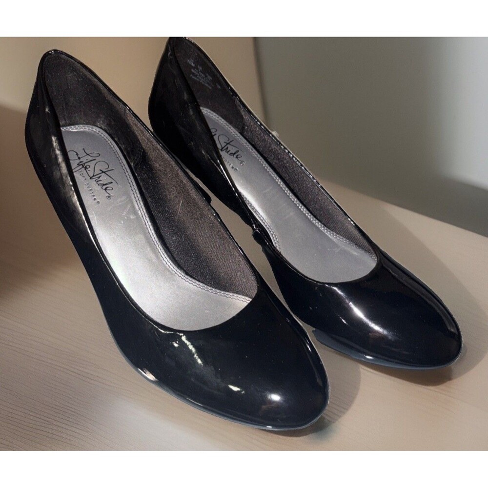 LIFE STRIDE Black Patent Parigi Pumps Size 10 M Soft System 2.5" Comfort Heels